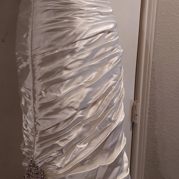 WEDDING DRESS SOTTERO & MIDGLEY. sz 0, $600 GLENN HEIGHTS TX PPU OR SHIPPING - Picture 4 of 13